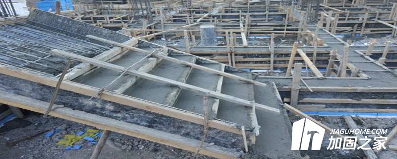加固混凝土结构的施工过程，应遵循下列工序和原则